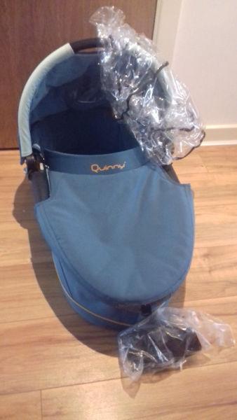 Quinny Buzz in top condition / turquoise colour / only used for one baby