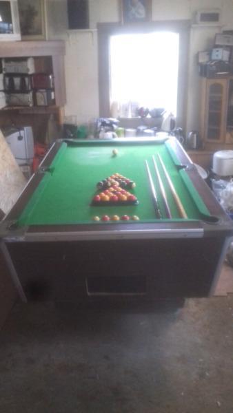 Pub pool table