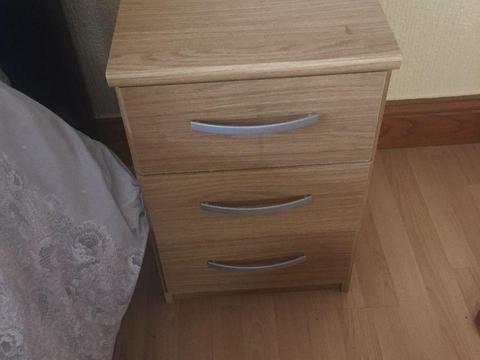 2 lockers & chest of drawers