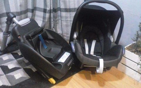 Maxi cosi car seat and isofix base excellent condition