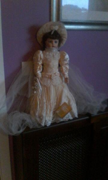 Franklin Mint by Gibson The Jumeau Triste Victorian Heirloom Bride Porcelain Doll.Unused with Box
