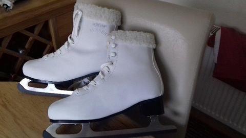 Female Ice skates size 7.5/8