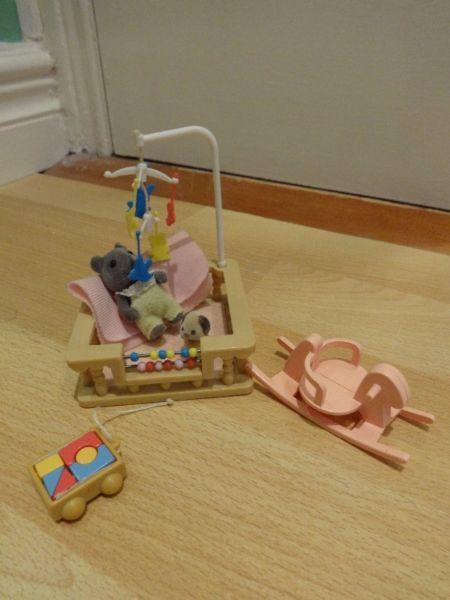 Sylvanian families - mouse baby and playpen