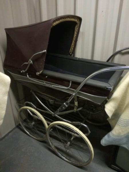 Beautiful vintage silvercross pram