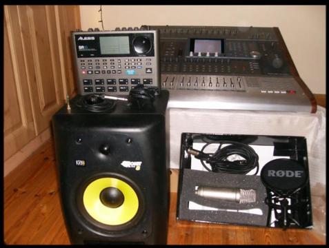 Tascam DM3200 Digital Mixing Desk (Video in description)