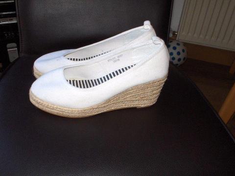 Ladies Wedges Style Shoes