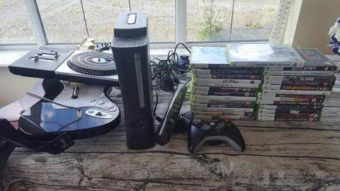 XBOX 360 ELITE Console with 120 GB Hard drive + Kinect Camera + Controller + 27 games