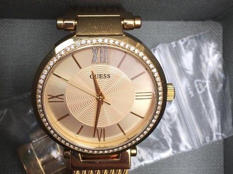 Beautiful gusse watch f condition bran new