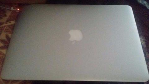 MACBOOK AIR GOOD CONDITION AND VERY LITTLE USED SINCE I BOUGHT