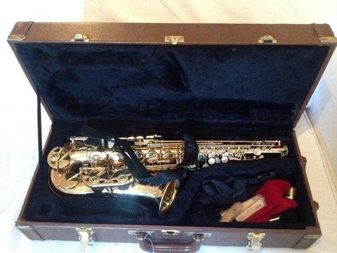 Elkhart 300 Series Saxophone with hard case