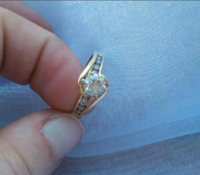 18 carat yellow gold, diamond shoulder solitaire ring