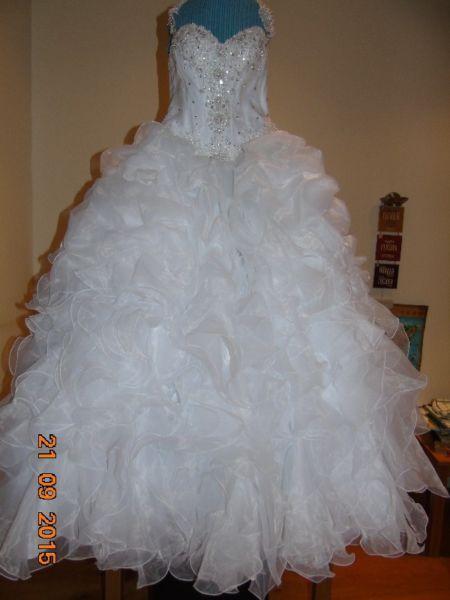 Amazing new wedding dress for only 450 euro