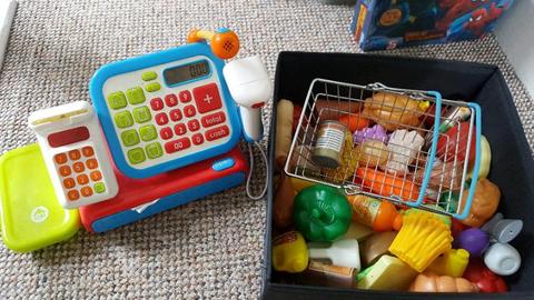 Cash register and shopping basket with food