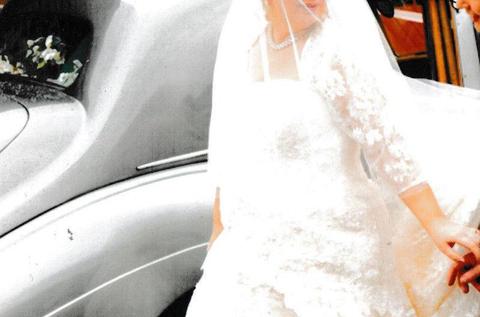 Beautiful wedding dress for sale US size 22w. UK -22-24. Mon Cheri bridal white ivory lace