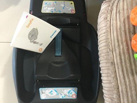 Maxi cosi car seat and isofix base
