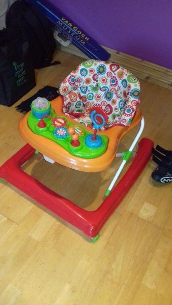 Baby walker, and baby bath for sale 20 euro