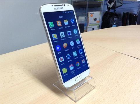SALE Samsung Galaxy S4 16GB in WHITE Unlocked SIM FREE + CASE