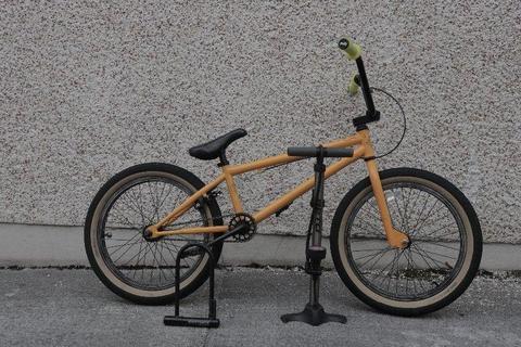 BMX Bike - Diamondback Grind (Lock & Pump Included)