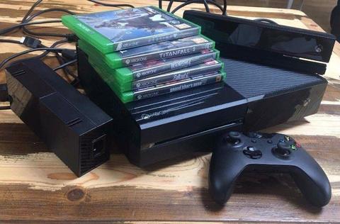 Xbox1 bundle with controller, kinnect and 5 games-very good condition