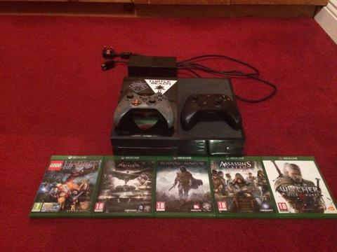 Xbox one 500GB + 2 controllers + 5 games