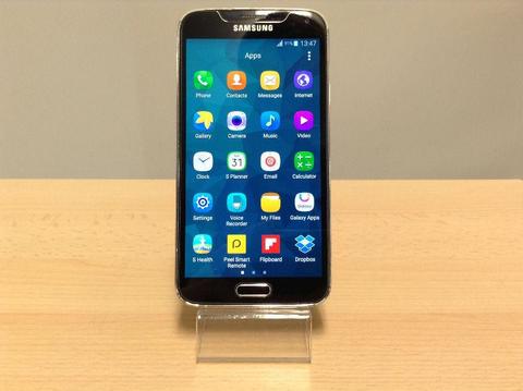 SALE Samsung Galaxy S5 16GB in BLACK + Case