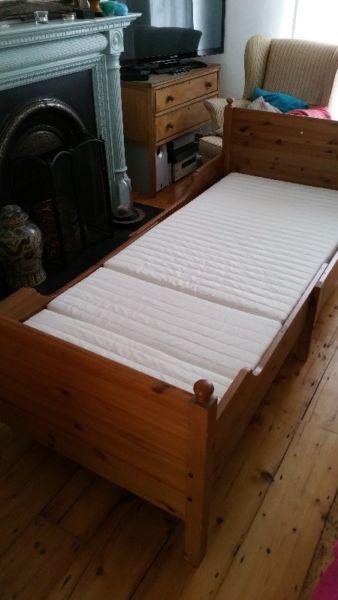 Oak children's extendable bed