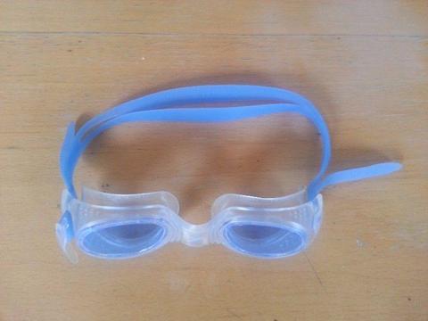 Swimming glasses