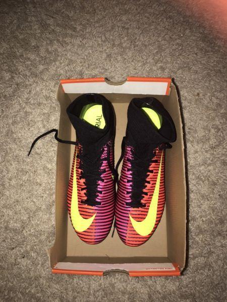 NIKE MERCURIAL SUPERFLY V size 9uk want €70 for them