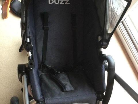 Quinny Buzz 3 wheeler with footmuff, raincoat, bag and basket