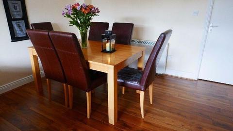 Oak effect wooden table with 6 chairs - 200€ - Chapelizod area