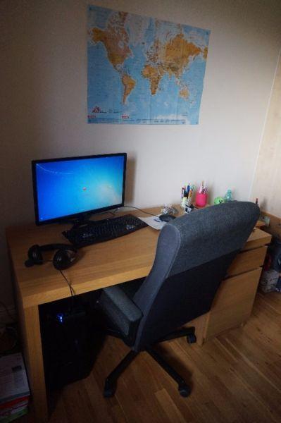 Desk for sale, perfect for your computer or studying!