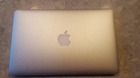 11 inch MacBook Air, very good condition only light use for less than a year