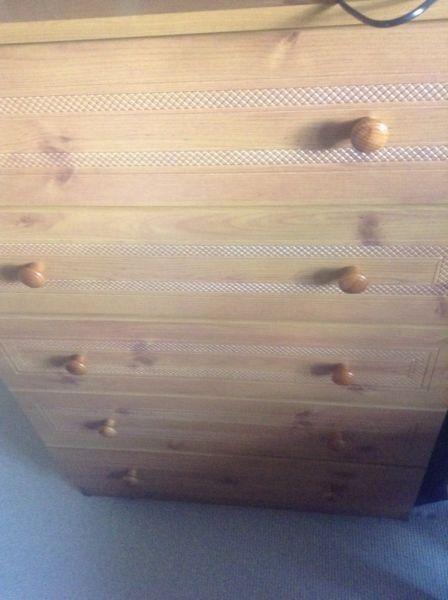 Five drawer chest with free three mirror stand