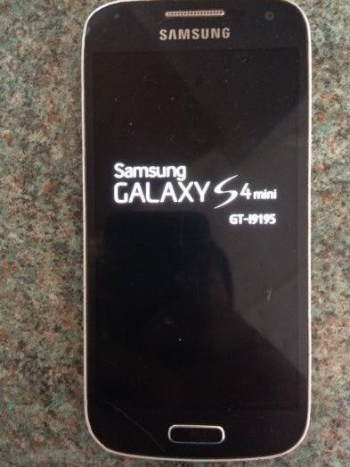 Samsung S4 Mini - Cracked Screen - 4G Unlocked