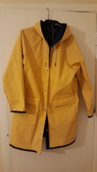 Yellow raincoat, reversible raincoat