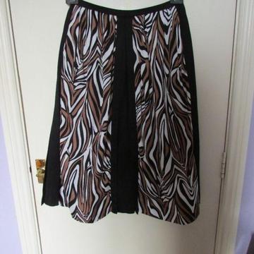 Vintage black, white and brown cotton pleated lined A-Line skirt - size 42 EU/14/US 10