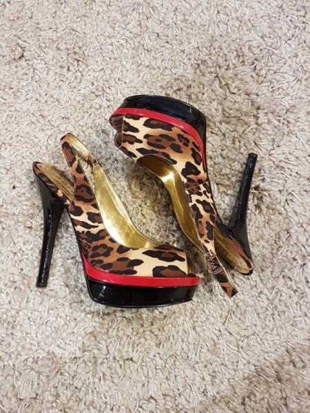 Guess Shoes Leopard Print