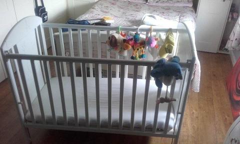 Childs white cot