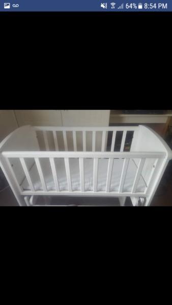 Mothercare gliding crib