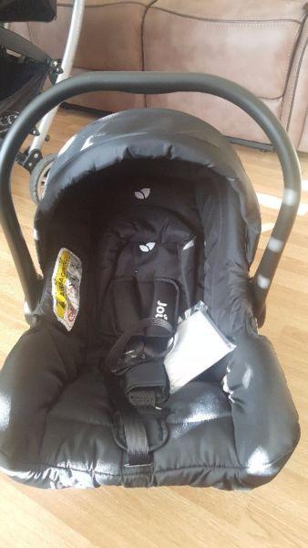 Baby carrier / car seat