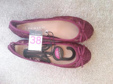 Ladies Shoes Size 5 UK Burgundy Colour