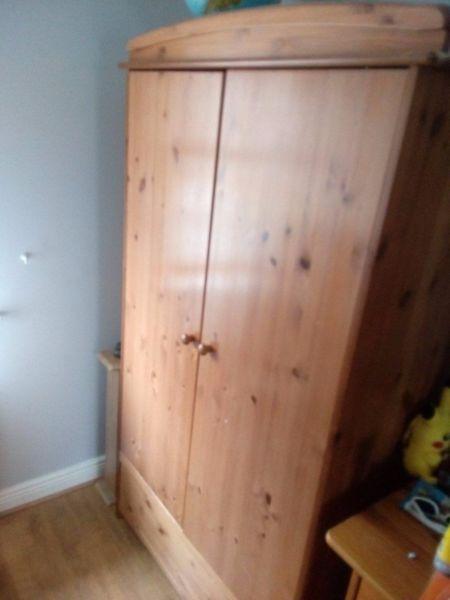 WARDROBE AND CHEST OF DRAWERS