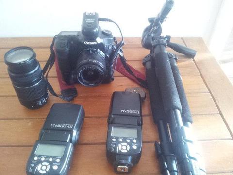 sale canon 40d .with 2 lenses . 2 yongnuo flashes tripod 2 remote shutter