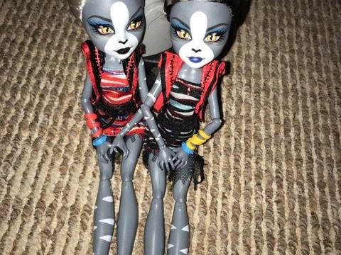 Monster high dolls great condition