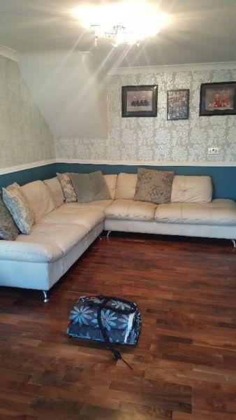 9ft x9ft corner sofa and matching single chair