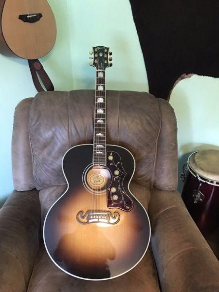 Gibson Acoustic J 200 with case