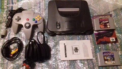 NINTENDO 64 WITH BOX AND 5 GAMES PAL