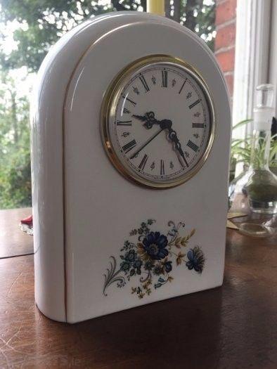 Royal Tara. Vintage fine bone China Clock