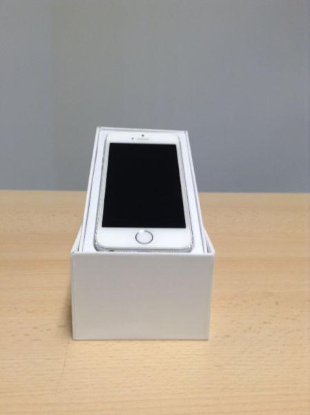 Apple iPhone 5s in Silver 64GB Sim Free