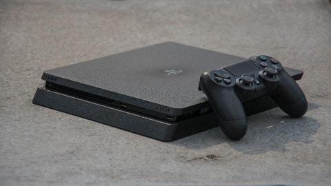PS4 1 TB Slim Console